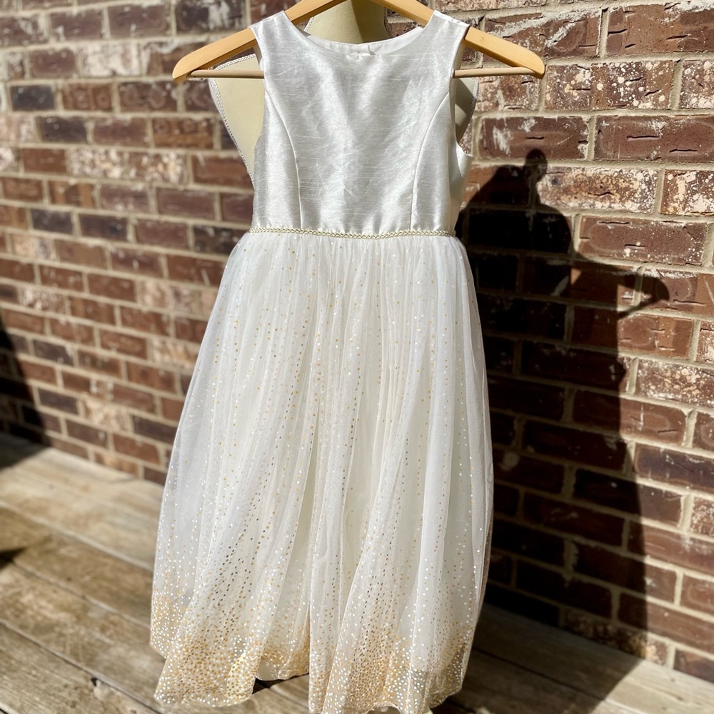 Girls Size 7 David’s Bridal Flower Girl Dress | White with Gold Glitter